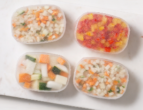 まとめ買いした食材を小分けにする